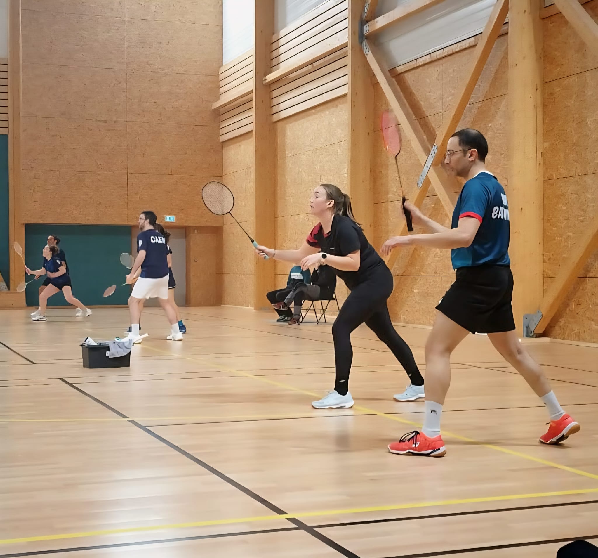 Action de badminton adulte à l’AGD