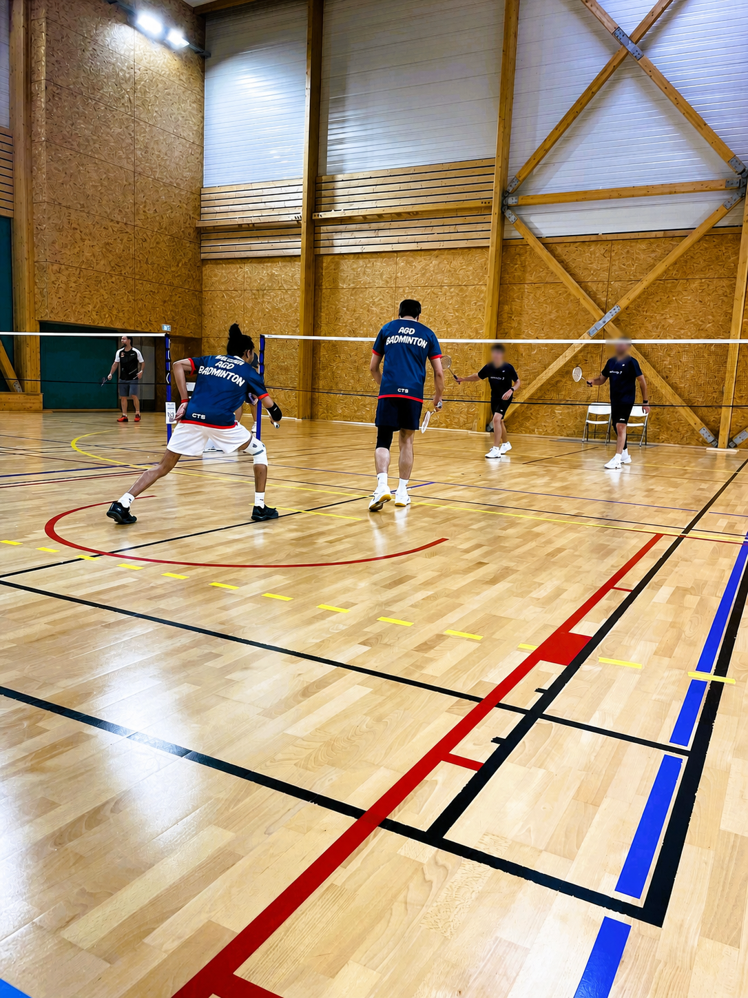 Deux joueurs de l’AGD Badminton en match