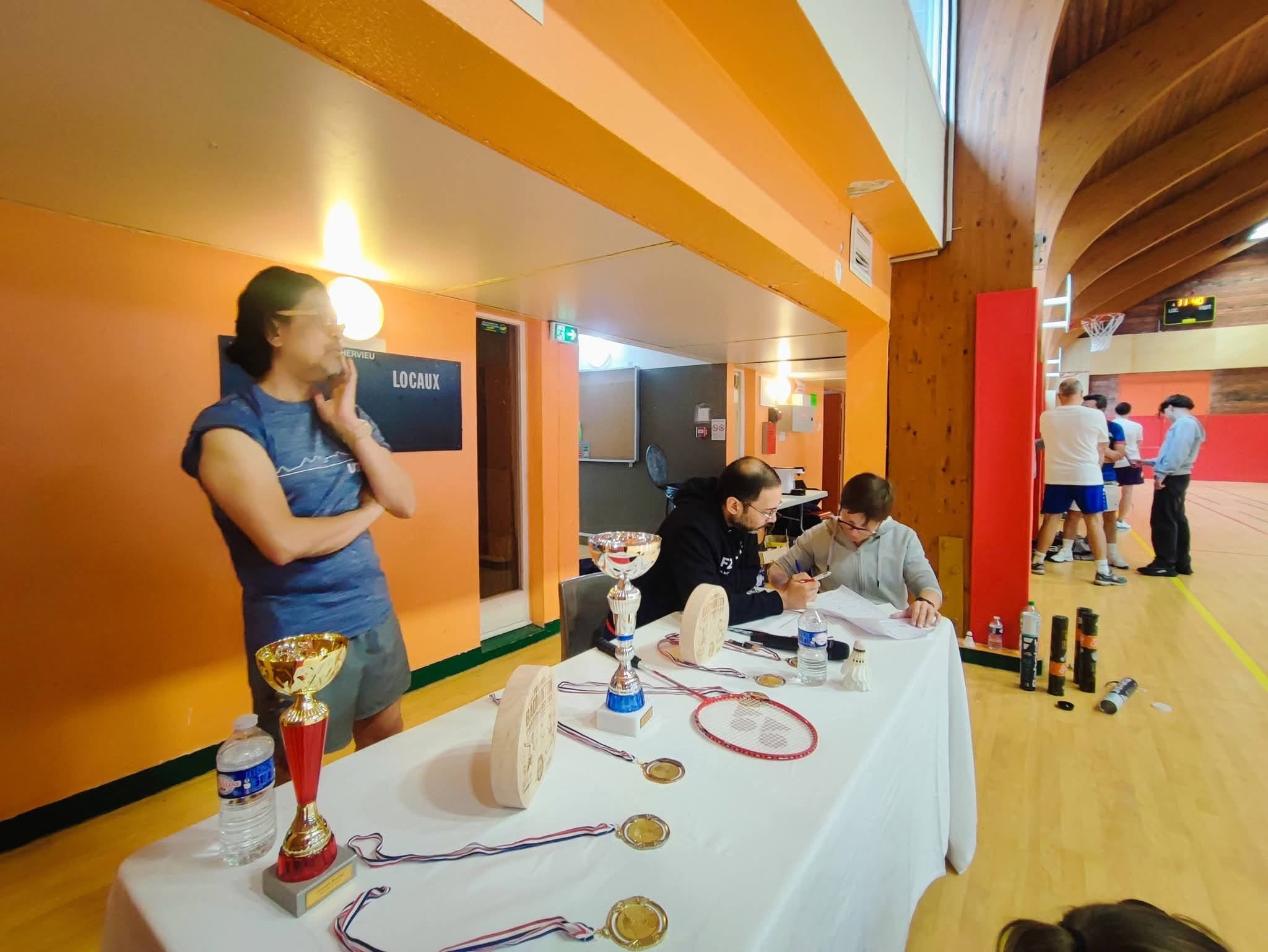 Membres de l’AGD Badminton réunis au club