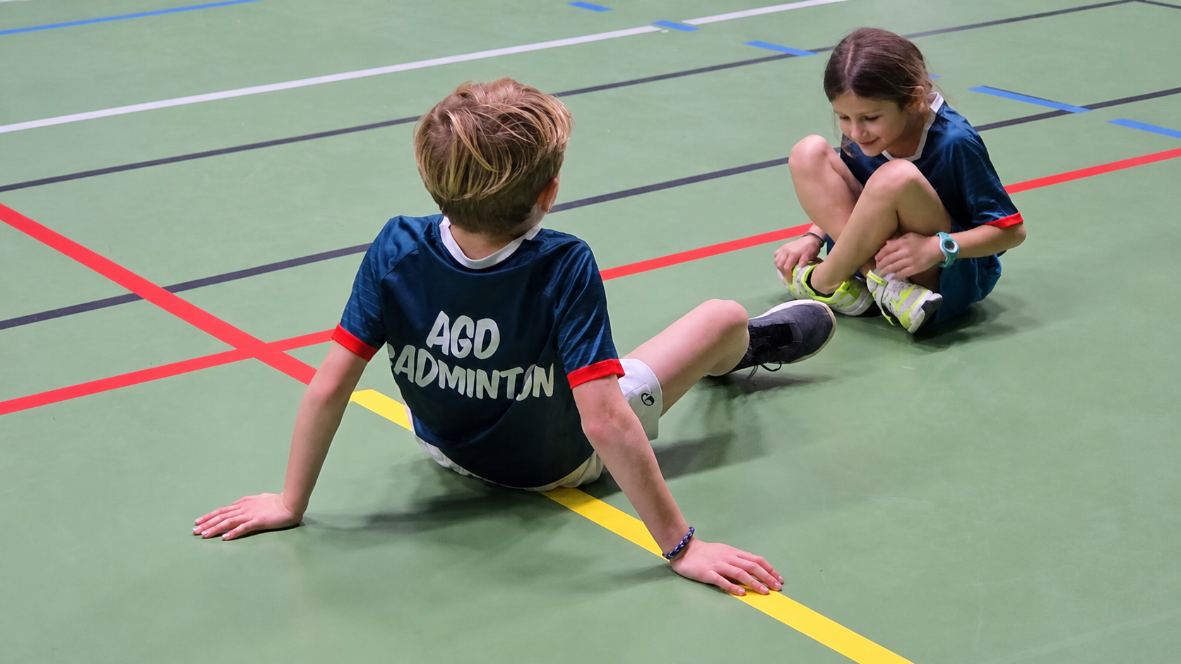 Deux jeunes joueurs de l&rsquo;AGD r&eacute;unis dans le gymnase